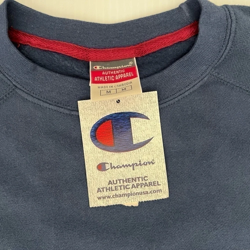 Champion Navy Embossed Logo Sweatshirt NWT Men’s Medium Classic Crewneck - Picture 4 of 13